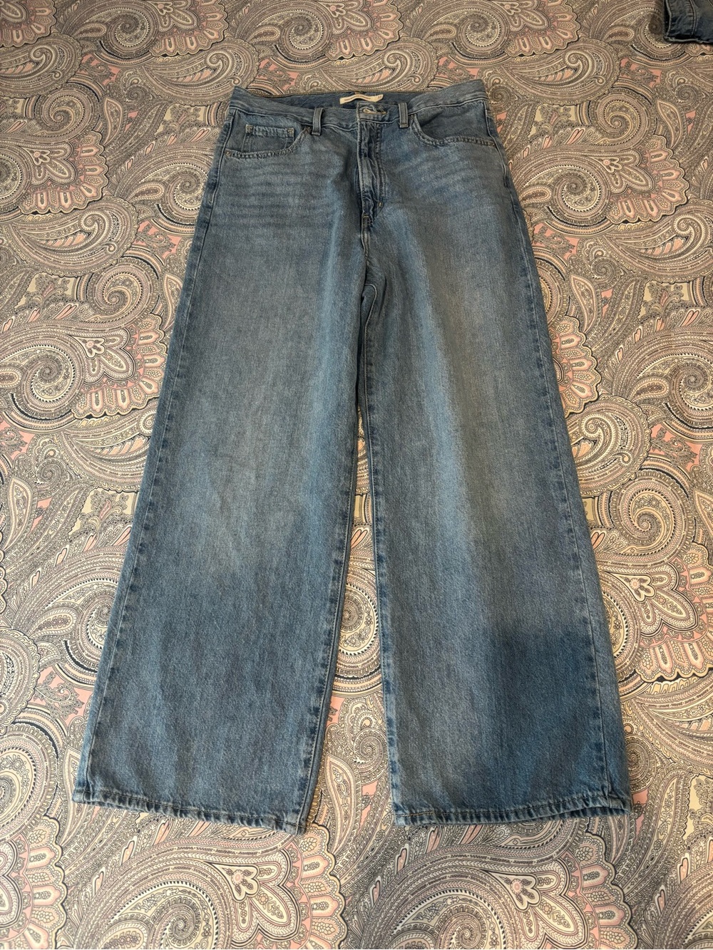 Levi’s high waisted straight jeans, size 31